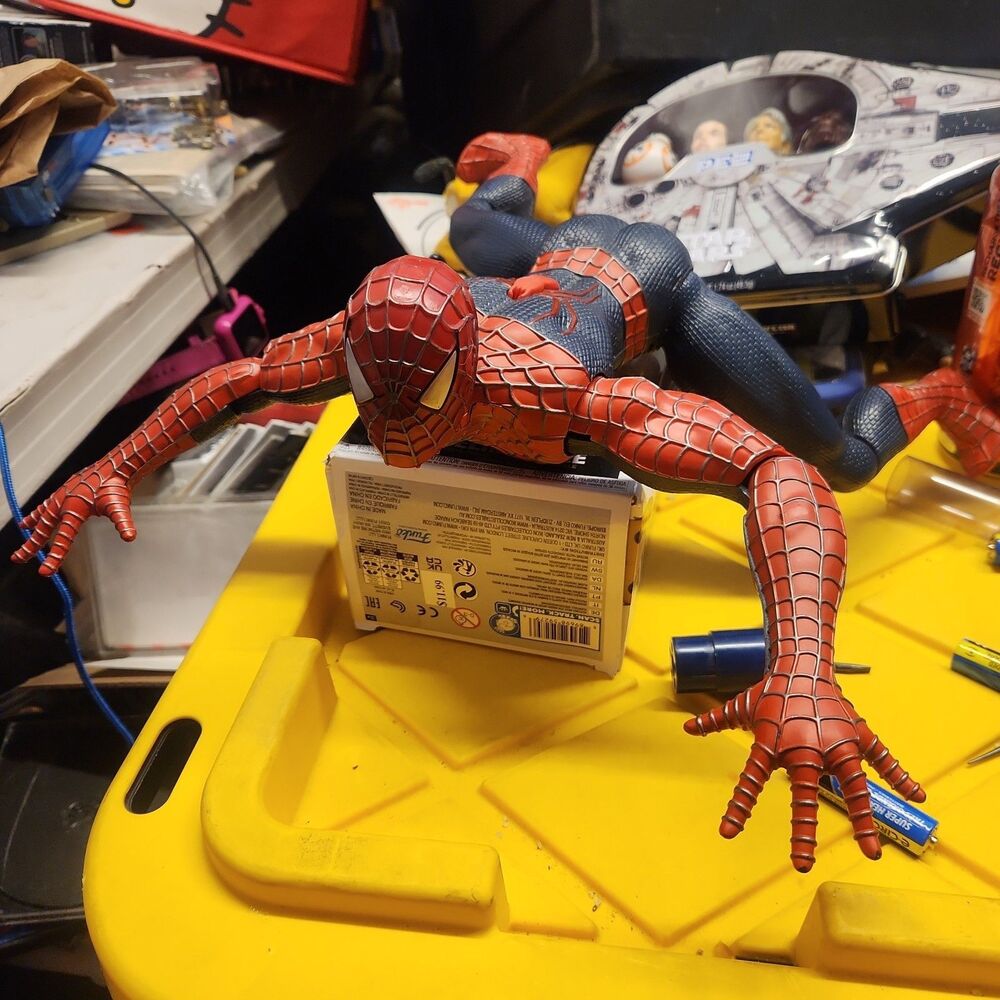 Vtg 2004 Toy Biz Floor Crawling Electronic Spider-Man 15" Tobey McGuire Movie